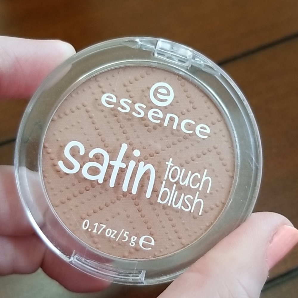 ๐ ESSENCE BLUSH - Picture 4 of 5